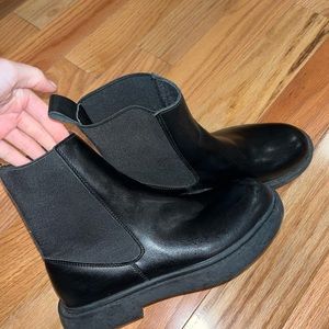 Black Chelsea Boots size 7.5